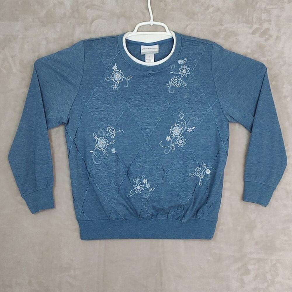 Alfred Dunner Petites Vintage Blue Embroidered Floral Sweatshirt Petite Medium